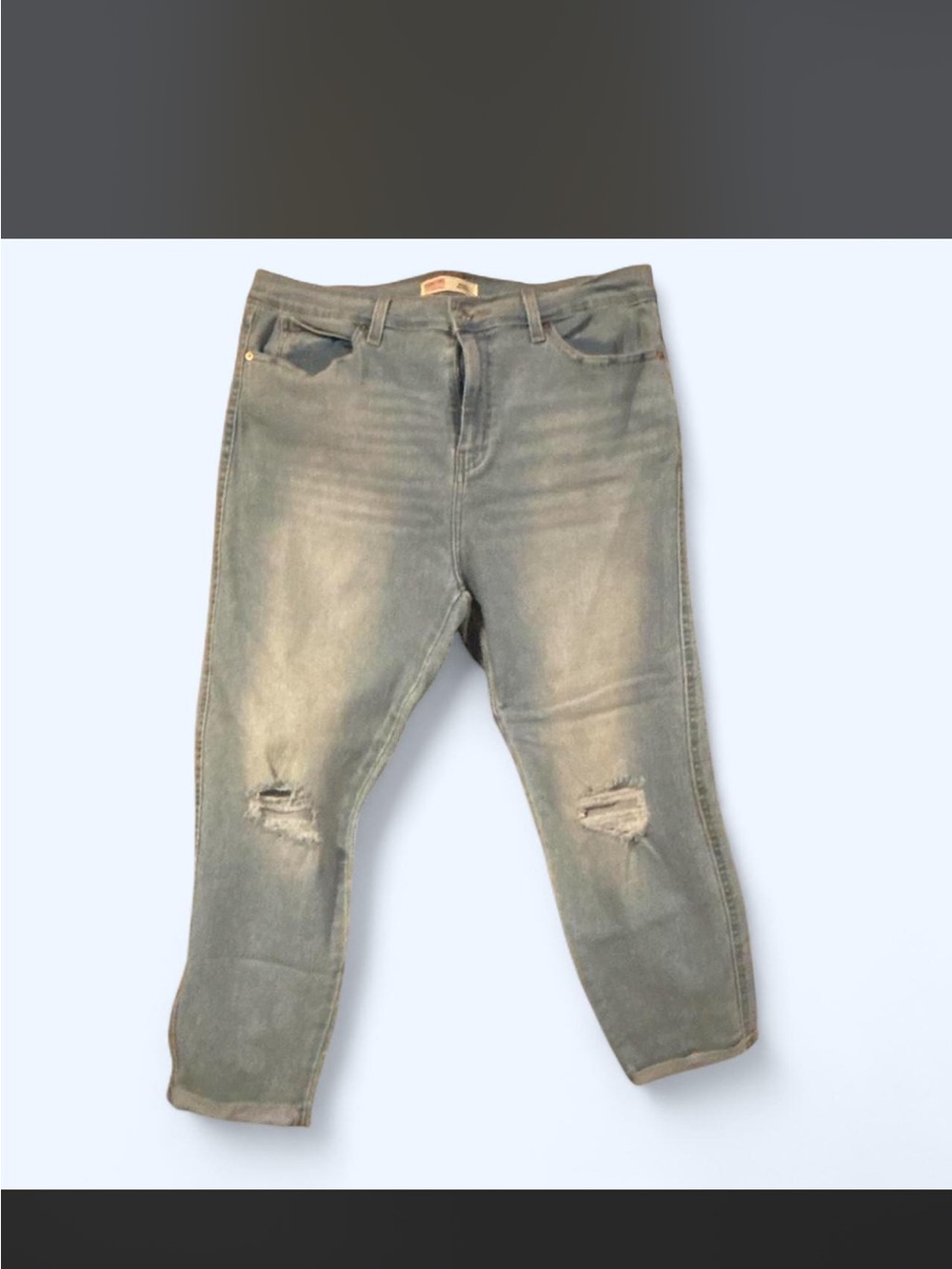 Signature by Levi Strauss Light Washed Blue Distressed Capris NWOT